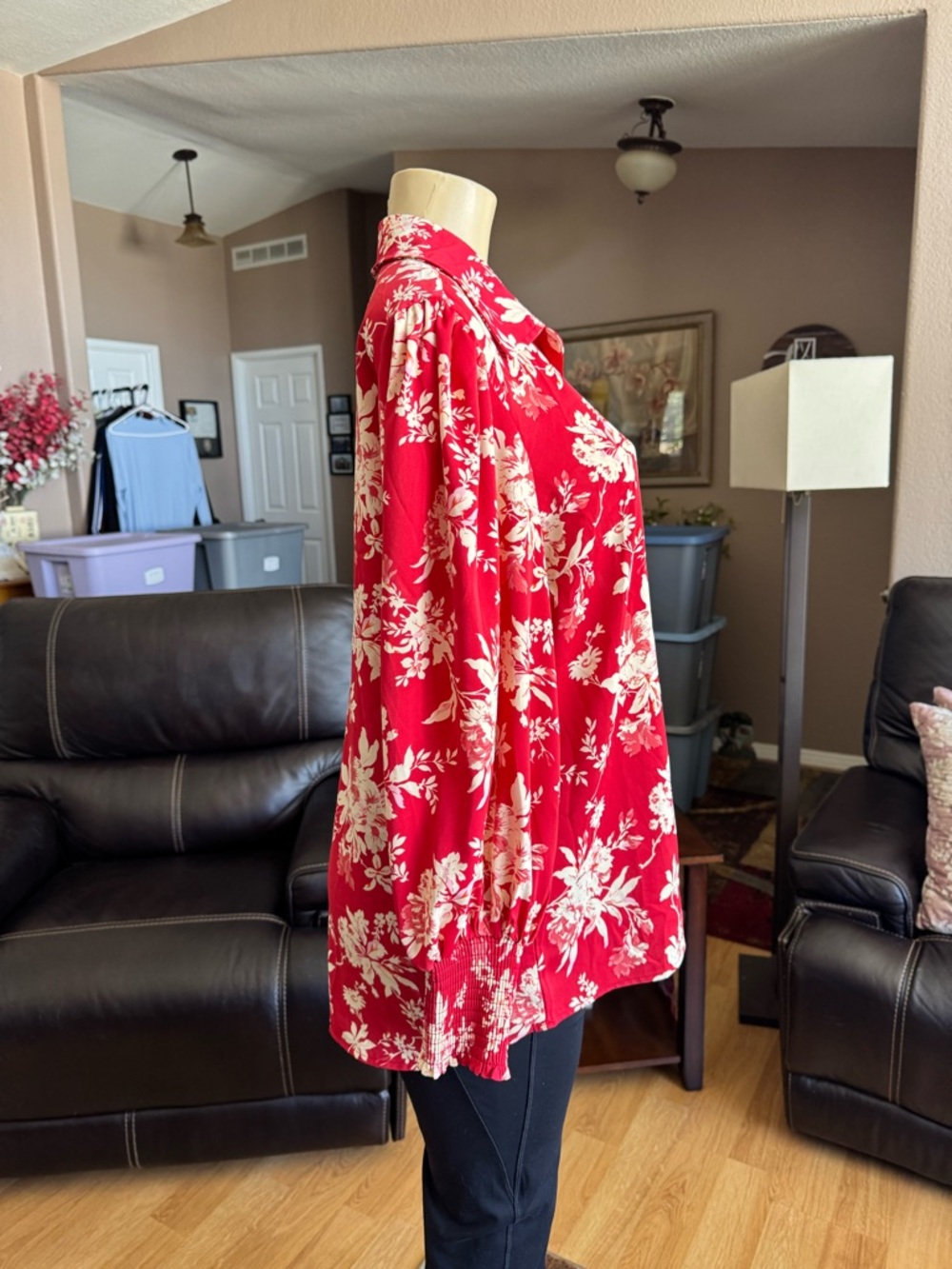 Boutique red & white floral long sleeves button up blouse-size XL - Picture 7 of 9